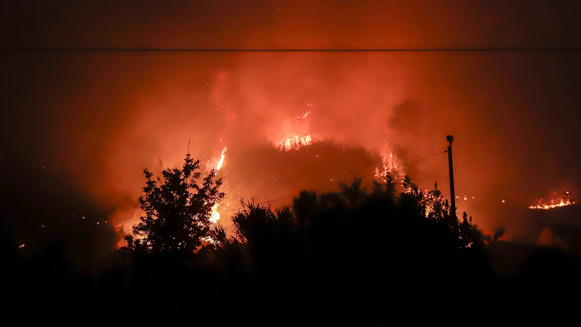 Vista del incendio en A Cañiza, Pontevedra, Galicia (España)