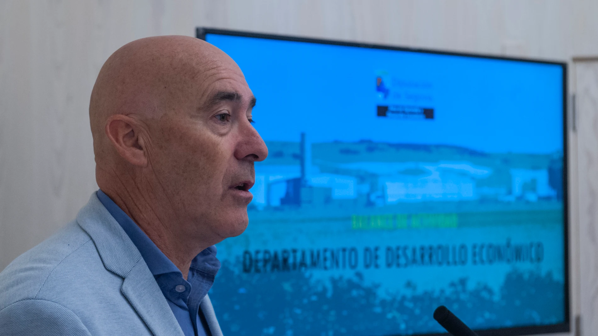El diputado de Desarrollo Económico, Óscar Moral, presenta el proyecto