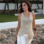 Marta Lozano tiene el pantalón bombacho blanco que es tendencia este verano