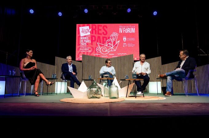El director de La Razón, Francisco Marhuenda, junto al resto de tertulianos, anoche, en Mazarrón