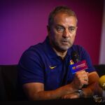 Fútbol.- Hansi Flick descarta la salida de Ronald Araujo: "¿Por qué debería salir? No tengo ninguna noticia"
