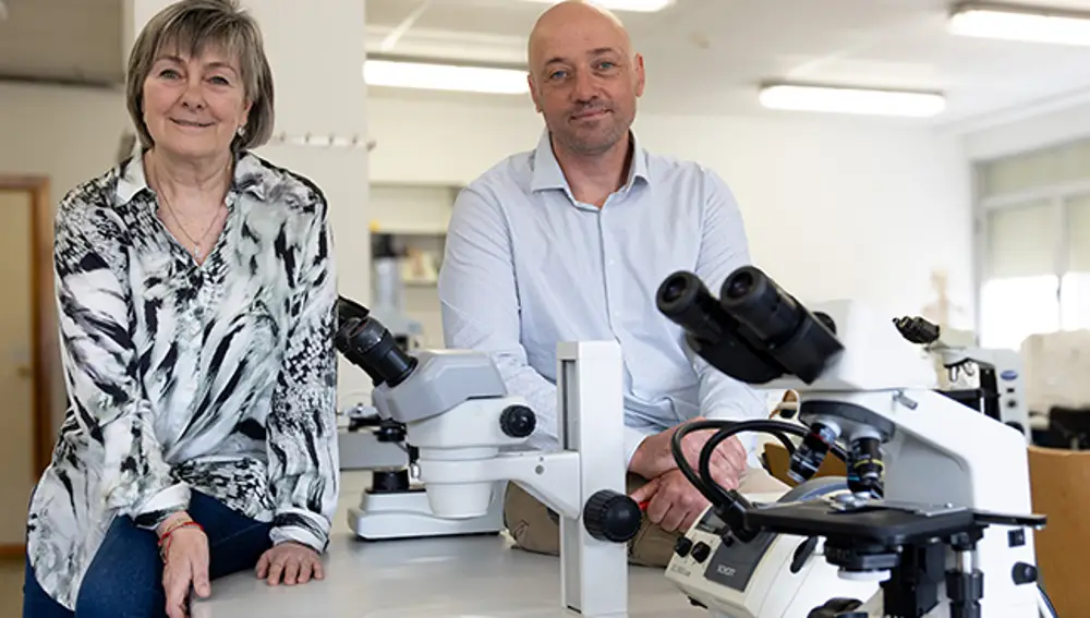 Mª María Ángeles Bárcena y Andrés Rigual, miembros del grupo de Geociencias Oceánicas de la USAL
