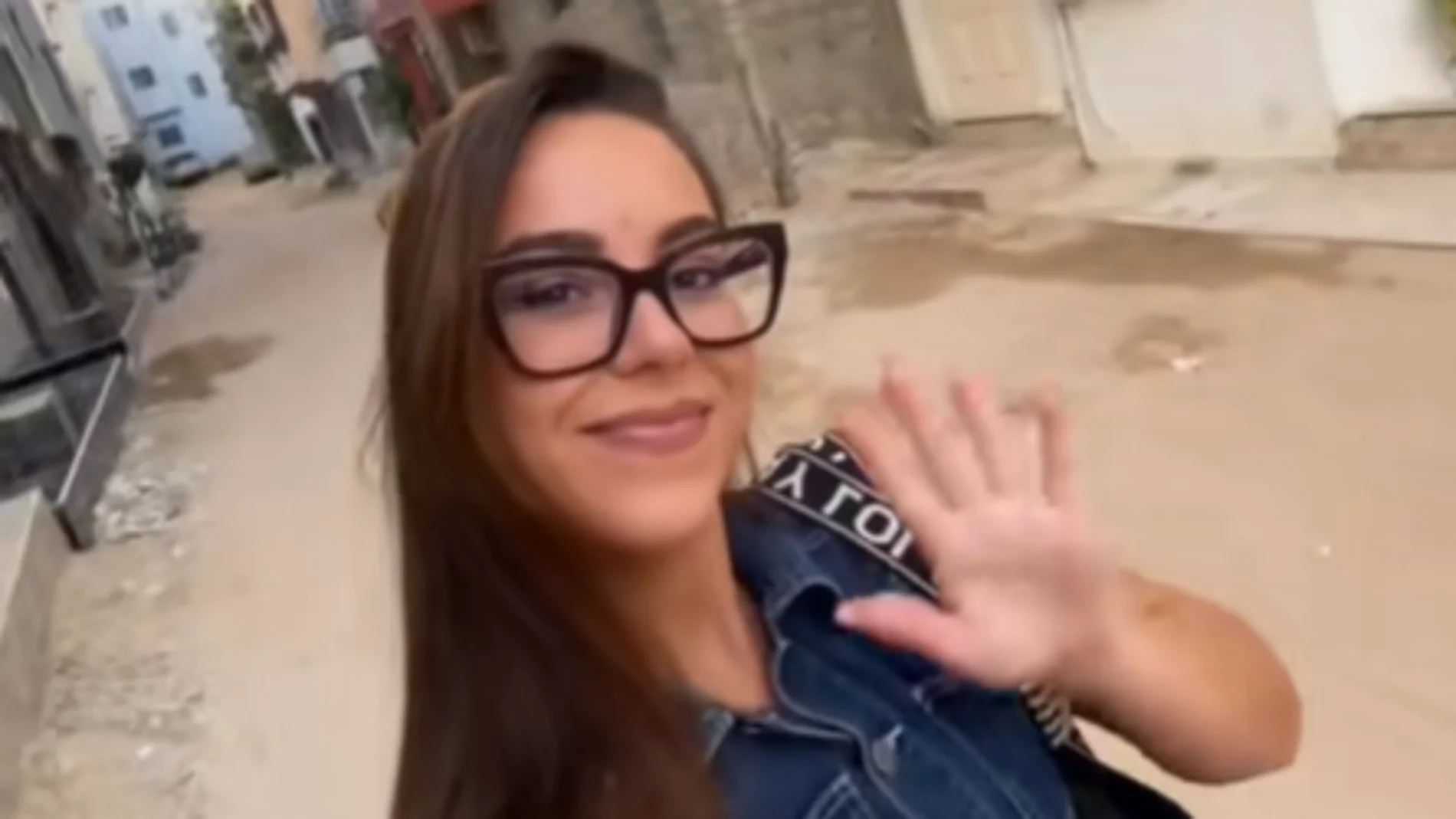 Victoria paseando por Senegal