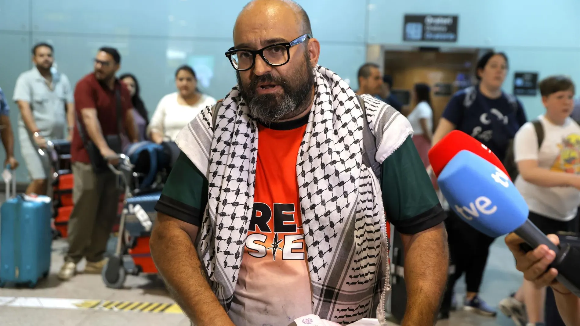 Israel deporta a los dos activistas españoles detenidos tras el abordaje al barco 'Handala'