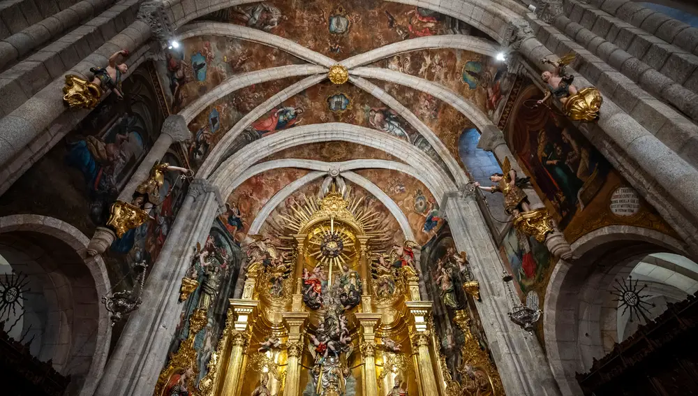 Interior de la Catedral de Mondoñedo, también conocida como la Basílica de la Virgen de la Asunción, Galicia