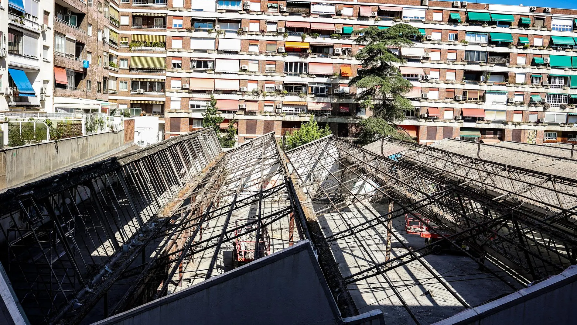 Trabajos de desamiantado en la nave de Doctor Esquerdo 138 concluyeron ayer con niveles "muy por debajo" de los límites