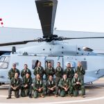 Varios miembros de la Armada Española posan junto a los nuevos NH-90 Sable en su presentación en Rota