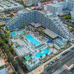 Caos en un hotel de Tenerife: 100 personas se "pegan" cada día por las tumbonas de la piscina