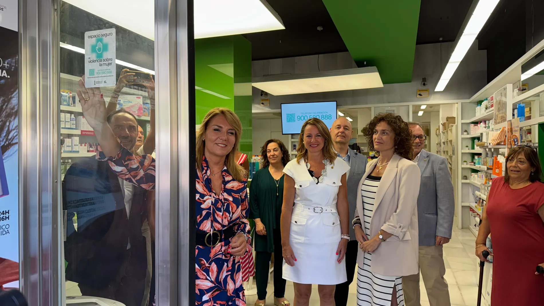 La vicepresidenta del Consell, Susana Camarero, este miércoles en Castellón donde ha presentado una nueva marca que permitirá identificar a las farmacias como espacios seguros para las mujeres víctimas de violencia