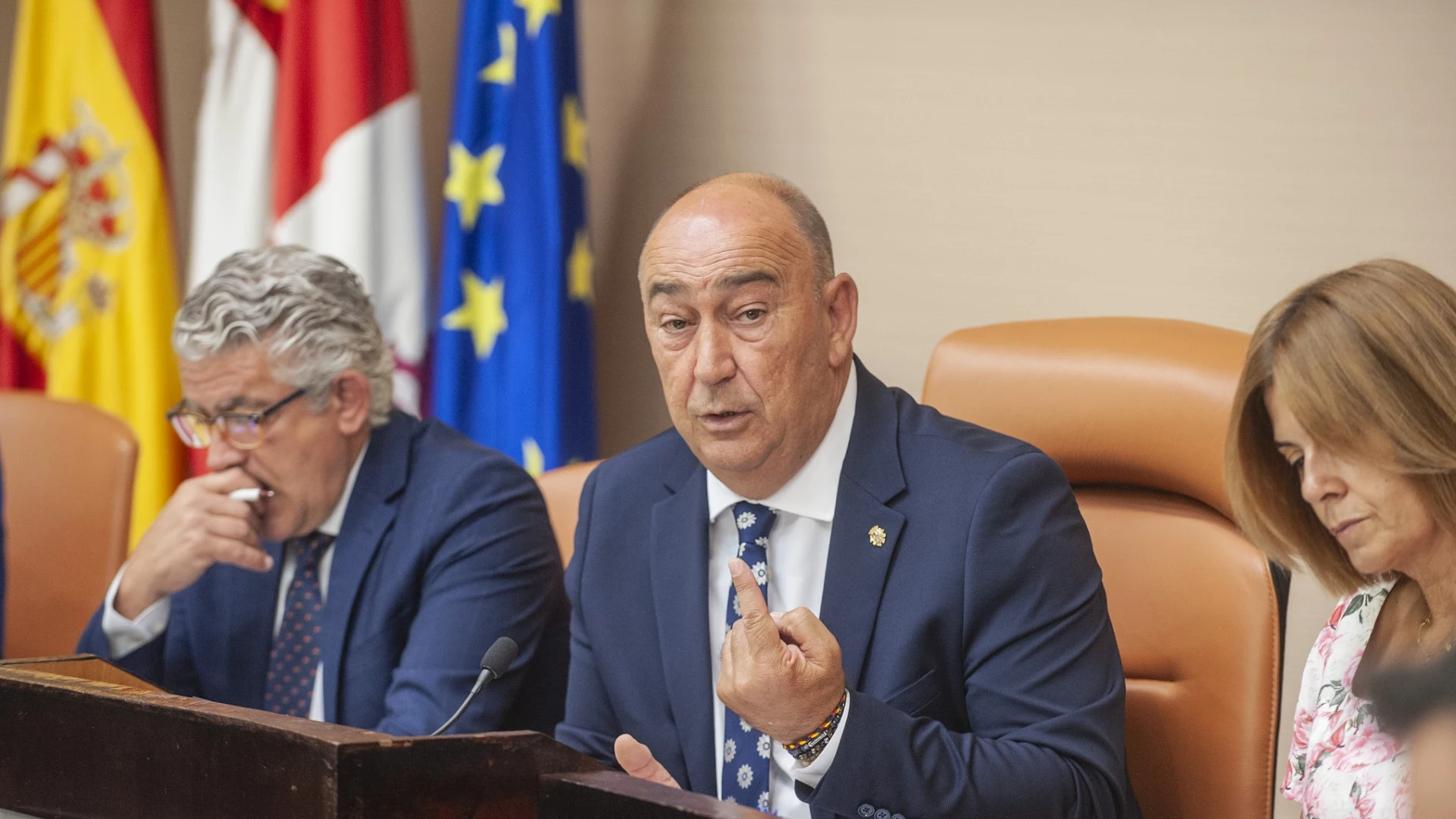 El presidente de la Diputación de Segovia, Miguel Ángel de Vicente, durante el pleno del mes de julio