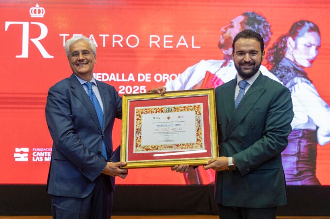Acto de entrega de la medalla de oro del Festival de Cante de Las Minas