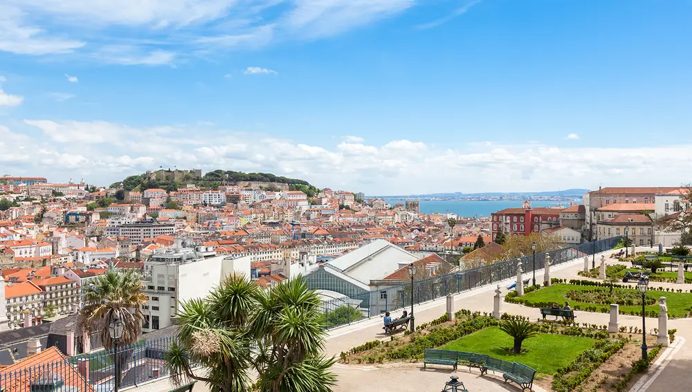 El hotel se encuentra junto al mirador de San Pedro de Alcántara