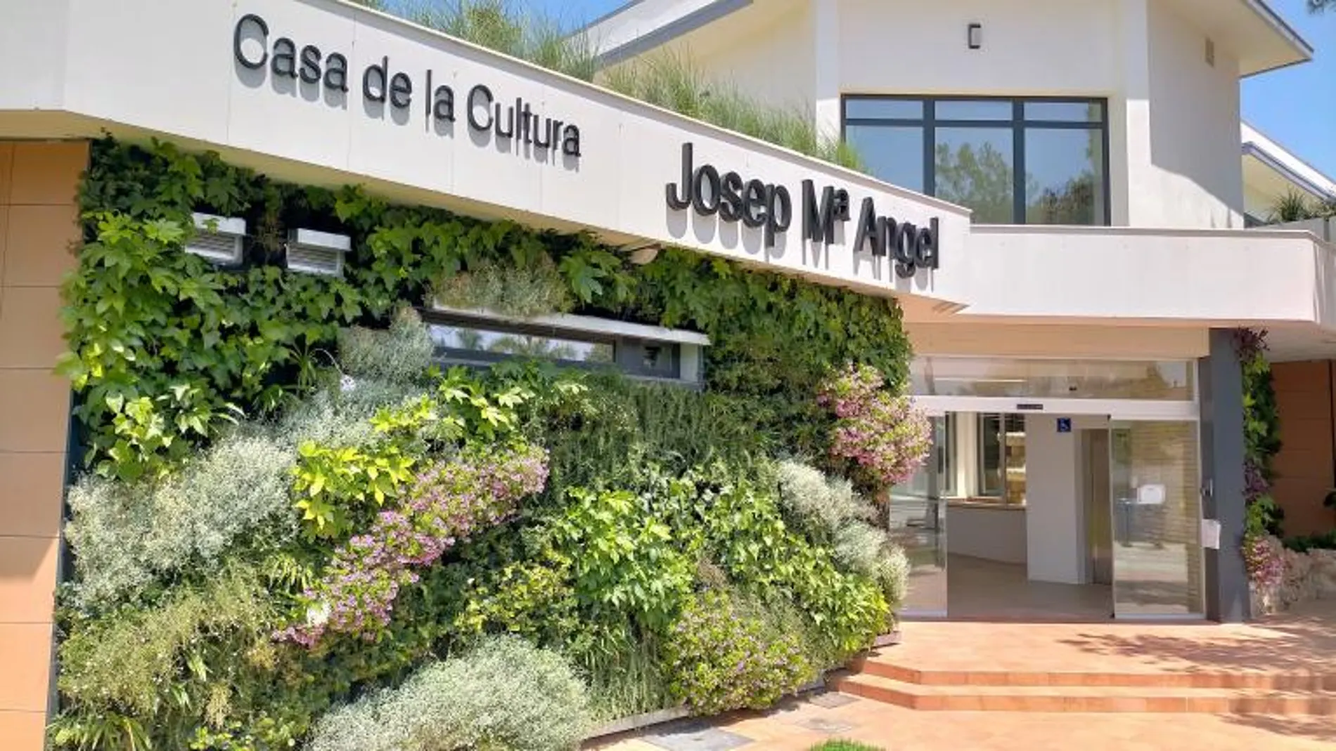 El PP de l'Eliana (Valencia) solicita retirar el nombre de José María Ángel de la Casa de la Cultura y la biblioteca del municipio