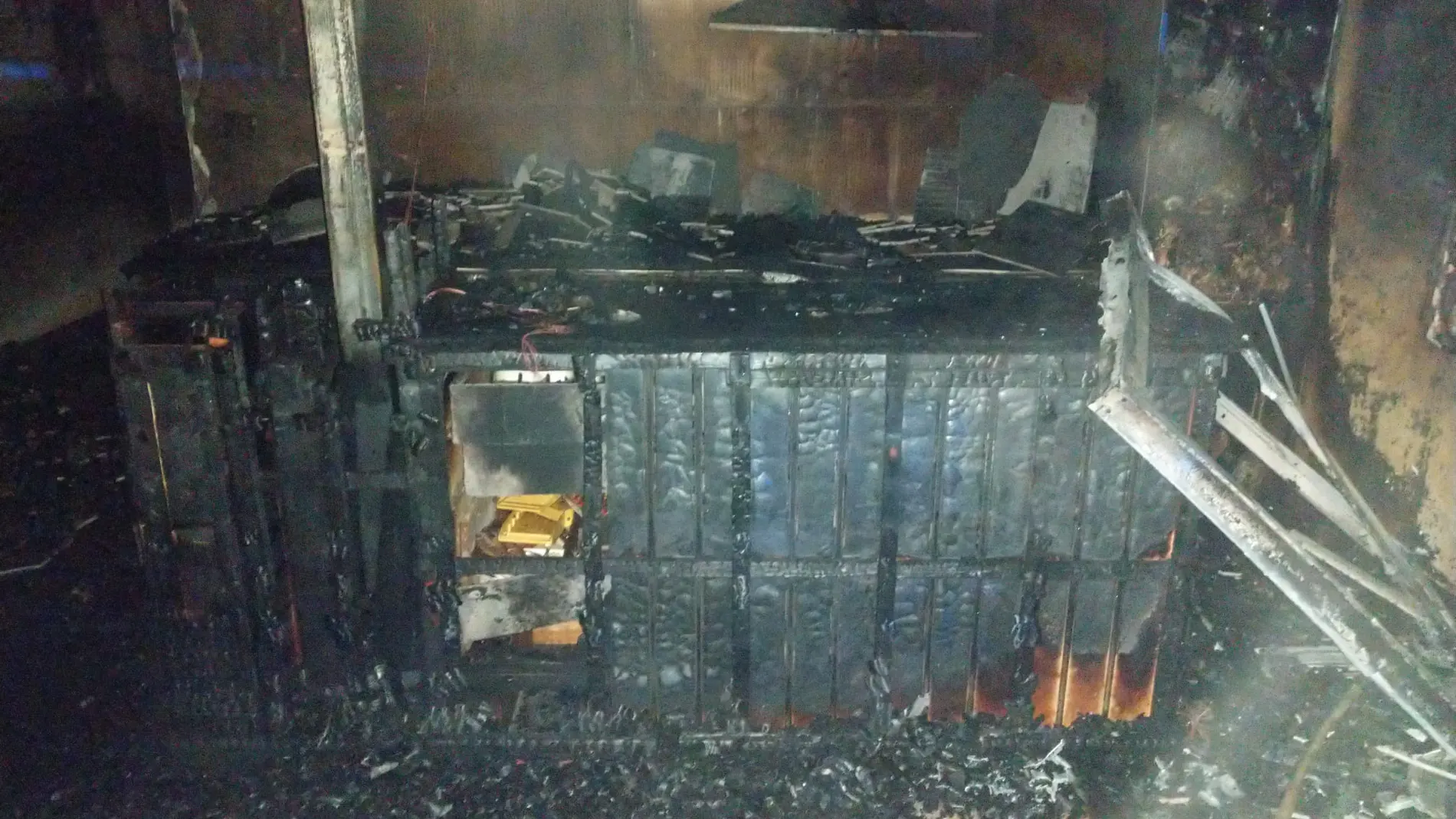 Estado en el que quedó la vivienda de Ponferrada tras el incendio