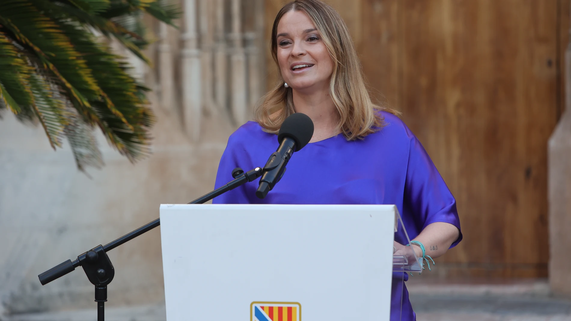 La presidenta del Govern de les Illes Balears, Marga Prohens, inaugura la exposición ‘La força inicial’ de Joan Miró, a 31 de julio de 2025, en Mallorca, Islas Baleares (España). La exposición se puede visitar en sa Llotja como parte del proyecto expositivo 'Paysage Miró', que reúne más de cien obras en la mayor muestra dedicada al artista en Mallorca. 31 JULIO 2025;EXPO;MIRÓ;ARTISTA;ARTE;PINTURA;ARTISTA; Isaac Buj / Europa Press 31/07/2025