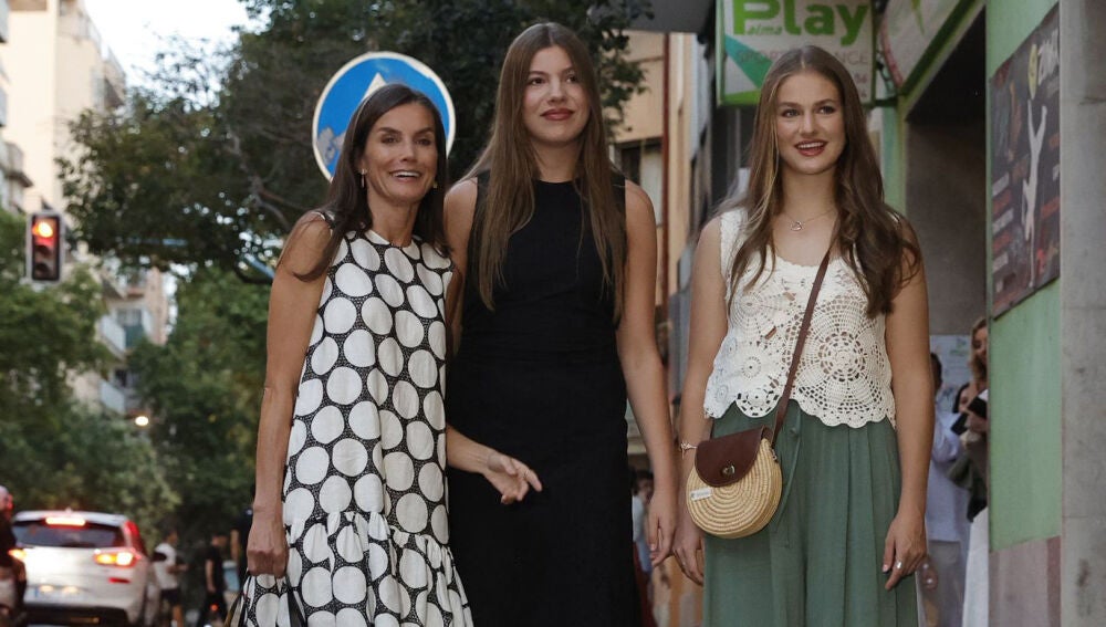 Letizia, Leonor y Sofía, noche de cine en Palma: otra salida inesperada que  ya es tradición