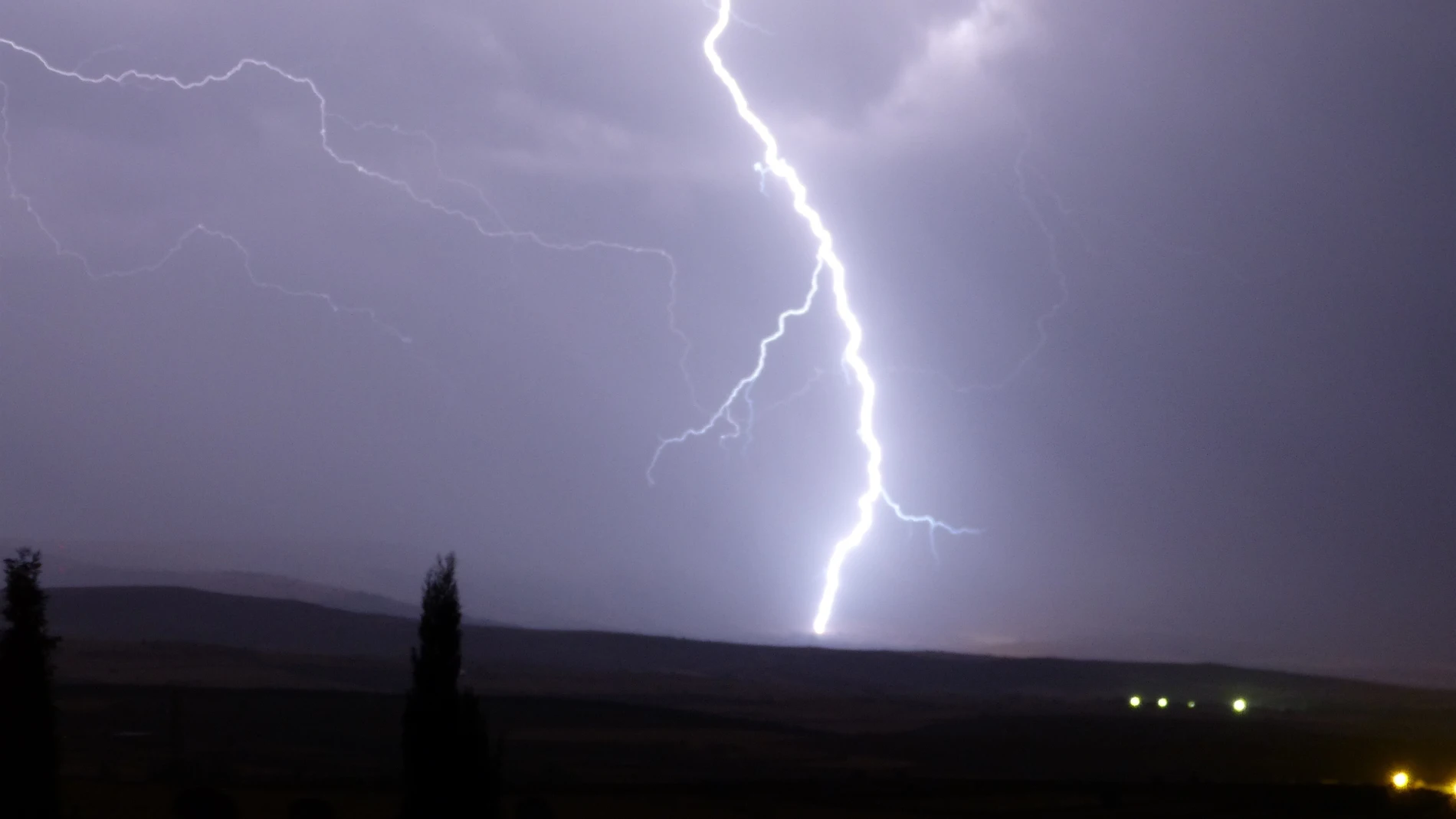 Meteorología emite aviso amarillo por tormentas y lluvias de hasta 15 litros en una hora este viernes en el Noroeste