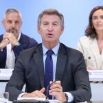 AMP.-Feijóo critica el "bienio amargo" de Sánchez: "Al Gobierno le sobra legislatura y a España le sobra este Gobierno"