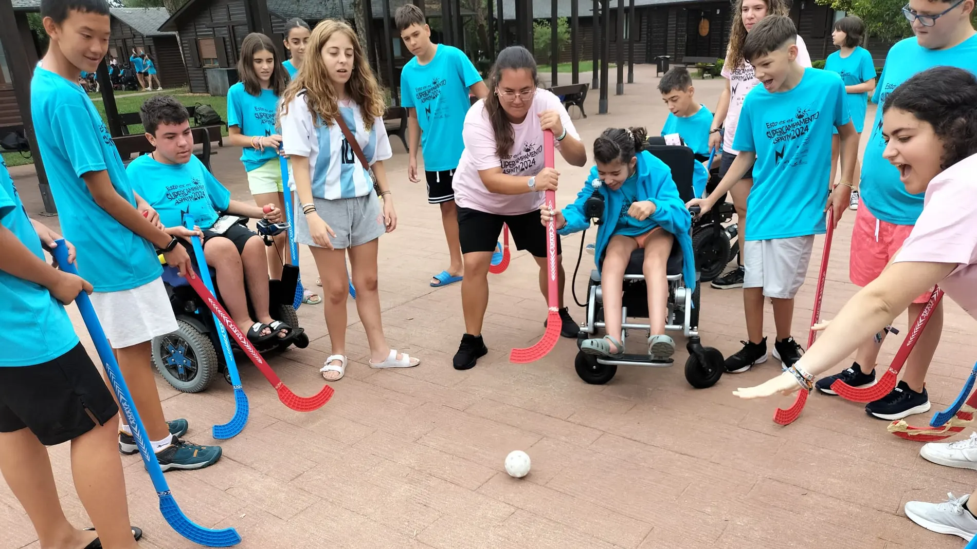 Aspaym celebra su campamento inclusivo en Cubillos del Sil (León)