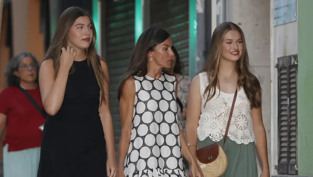 La infanta Sofía, la Reina Letizia y la princesa Leonor en Palma