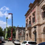 Imagen durante la instalación del mástil