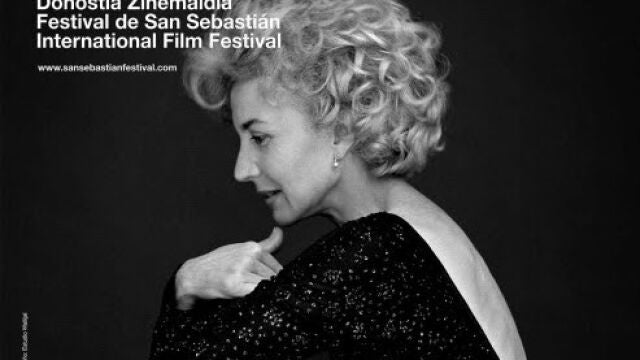 Marisa Paredes fotografiada por Manuel Outumuro en Madrid en el año 2000