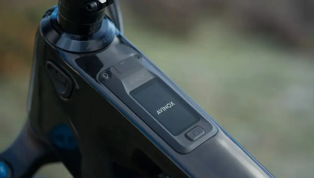 La pantalla OLED de 2 pulgadas de la DJI Amflow PL