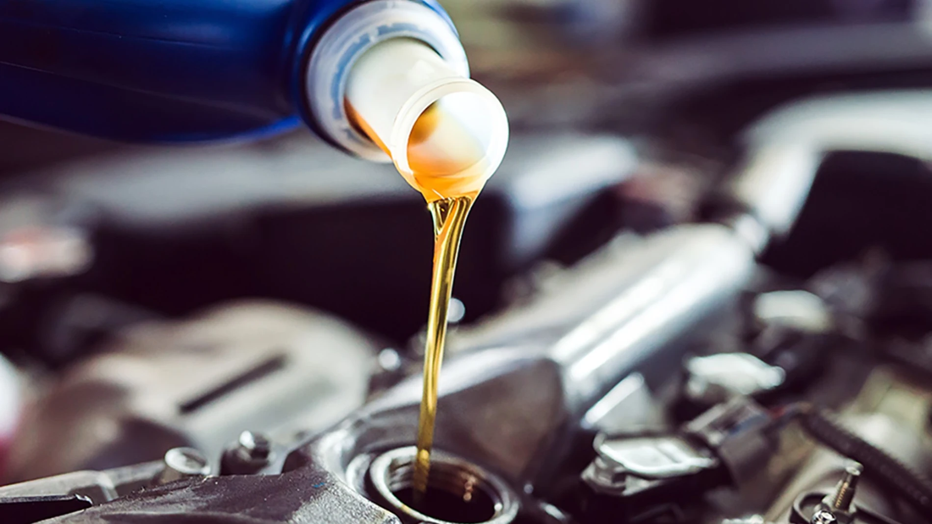 Reemplazo de aceite en un coche
