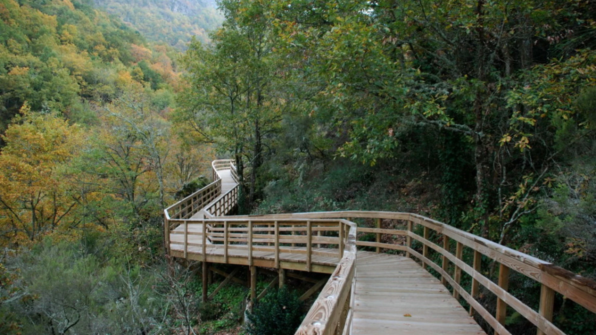 Pasarela del río Mao.