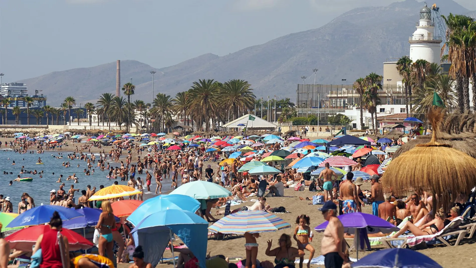 AMP.- Una ola de calor llega este domingo a la Península, con máximas de casi 45ºC, y durará al menos hasta el jueves