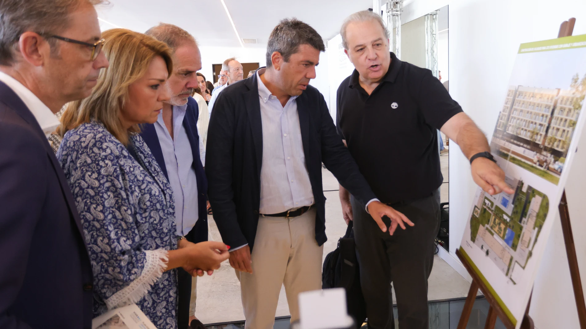 El 'president' de la Generalitat Valenciana, Carlos Mazón, visita las obras de viviendas de alquiler social del Plan Vive en Sant Joan d'Alacant REMITIDA / HANDOUT por Generalitat Valenciana Fotografía remitida a medios de comunicación exclusivamente para ilustrar la noticia a la que hace referencia la imagen, y citando la procedencia de la imagen en la firma 01/08/2025