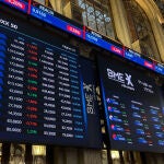 El IBEX 35 baja el 1,88 % y vuelve a 14.100 puntos por las nuevas tensiones arancelarias