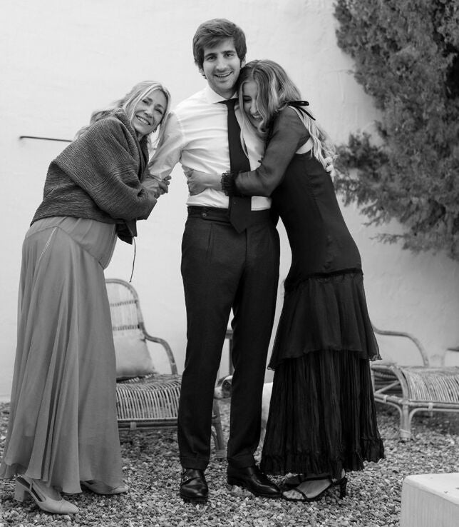 Isabella con sus hijos, Marco y Valentina