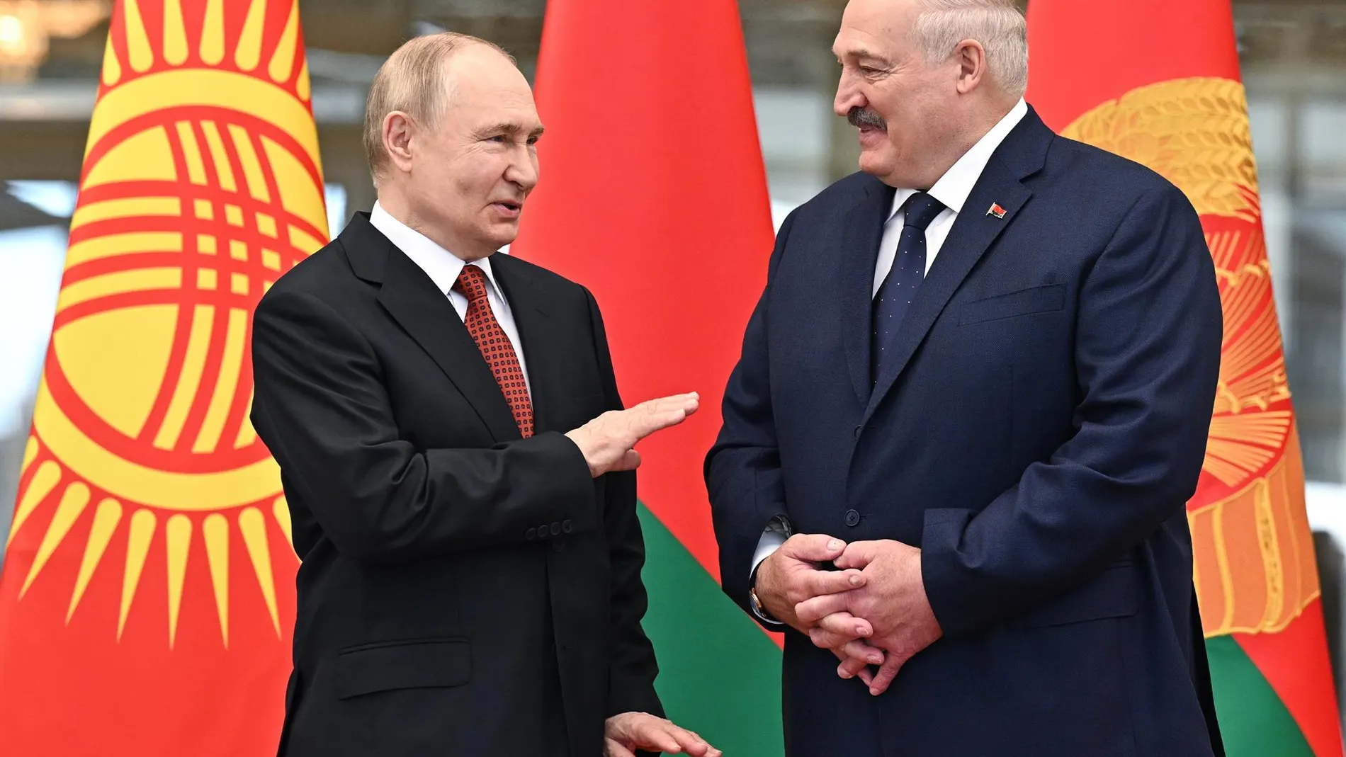 Ucrania.- Lukashenko recomienda a Trump que actúe con cautela y deje de amenazar a Rusia con sanciones