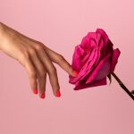 6 diseños de uñas románticas que vas a querer lucir