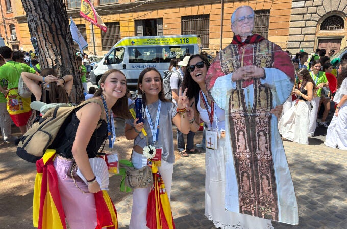 Fiesta española en el Vaticano: más de 25.000 jóvenes tiñen de verde la plaza de San Pedro
