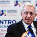 El expresidente colombiano Álvaro Uribe es condenado a 12 años de prisión domiciliaria