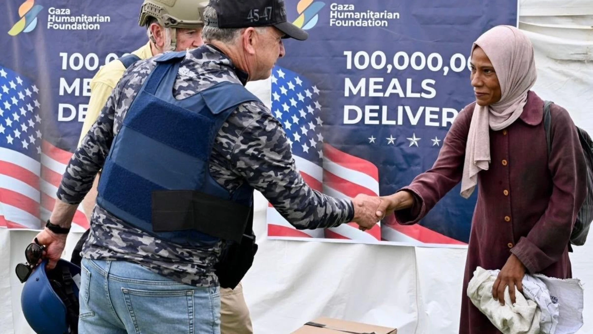 Trump trabaja en 'un nuevo plan de ayuda' para Gaza mientras su enviado visita los repartos de la GHF Trump trabaja en 'un nuevo plan de ayuda' para Gaza mientras su enviado visita los repartos de la GHF