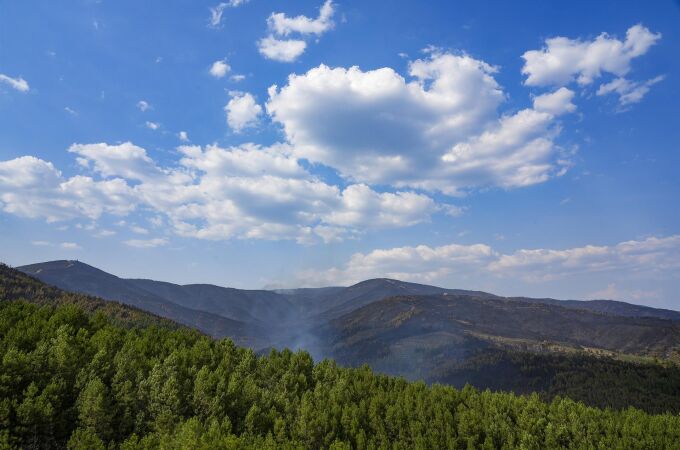 En el incendio en Las Hurdes (Cáceres) se mantiene evacuada la alquería de Avellanar