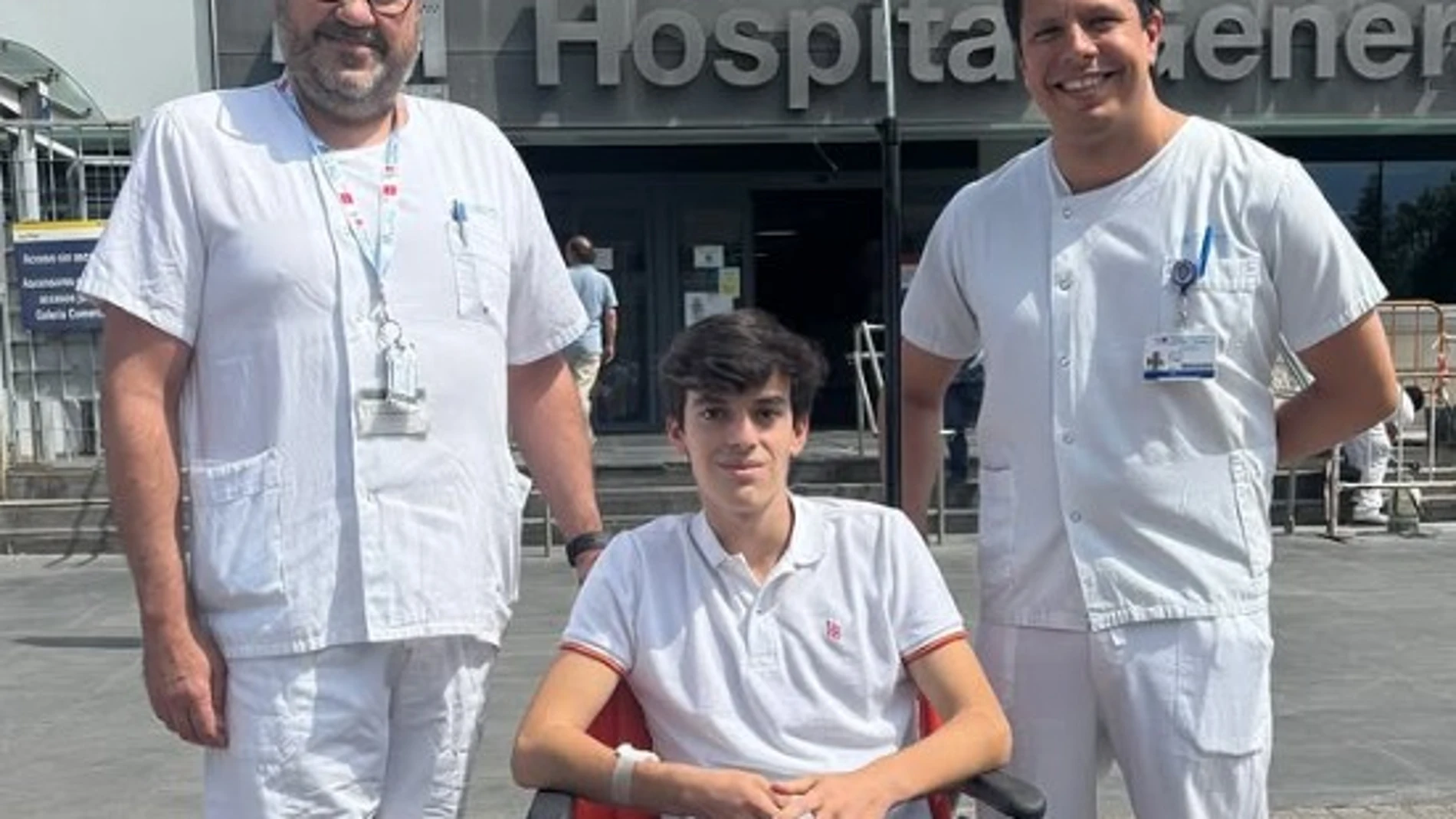 Sergio Rollón abandona el hospital tras una cornada que casi le cuesta la vida