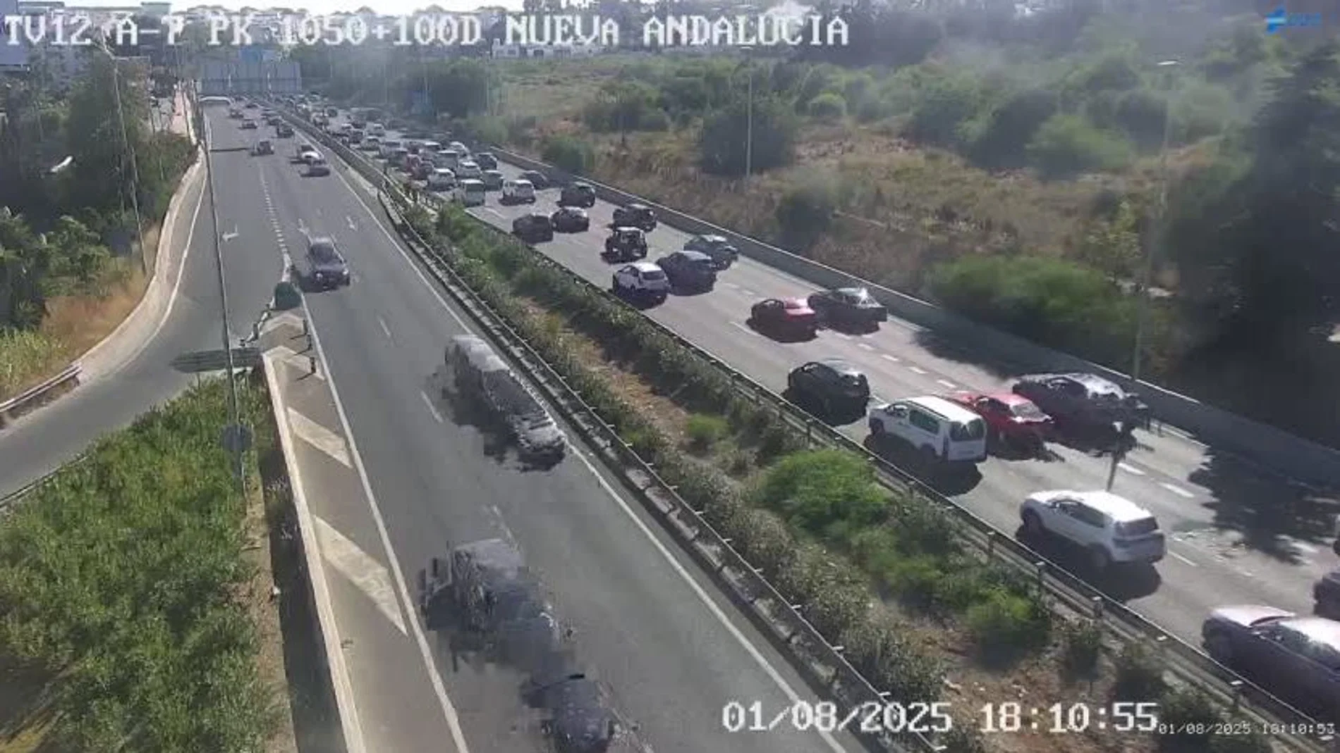 Retención a la altura de Nueva Andalucía (Marbella), ayer por la tarde en plena Operación Salida