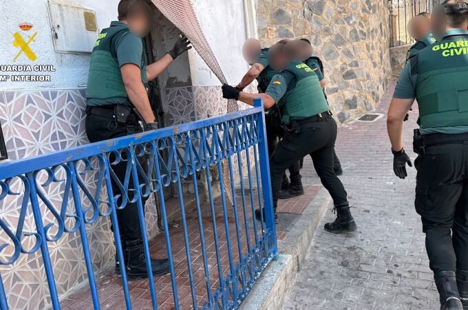 Sucesos.- Guardia Civil detiene por segunda vez a un matrimonio que dirigía un punto de venta de drogas en Cieza