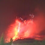 Erupción del volcán Mount Lewotobi Laki-Laki en Indonesia