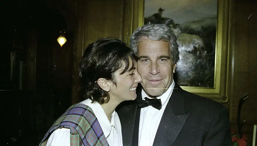EEUU.- Trump asegura que "nadie" le ha pedido indultar a Ghislaine Maxwell, la cómplice de Epstein