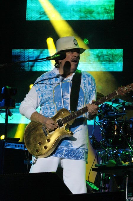 Santana, el guitarrista sobrenatural, en su concierto del pasado viernes en Murcia