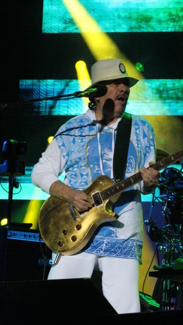 Santana, el guitarrista sobrenatural, en su concierto del pasado viernes en Murcia