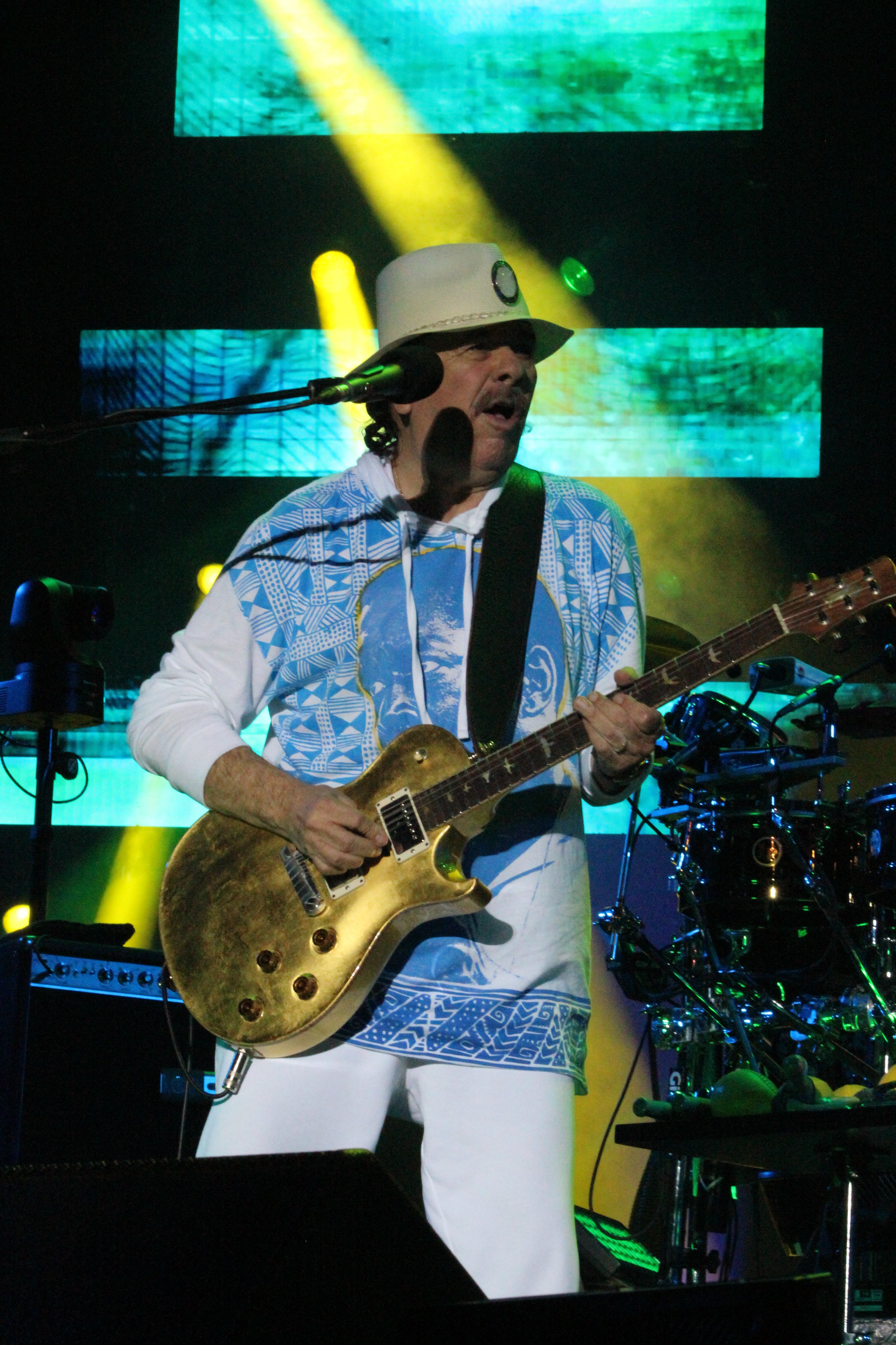 Santana, el guitarrista sobrenatural, en su concierto del pasado viernes en Murcia