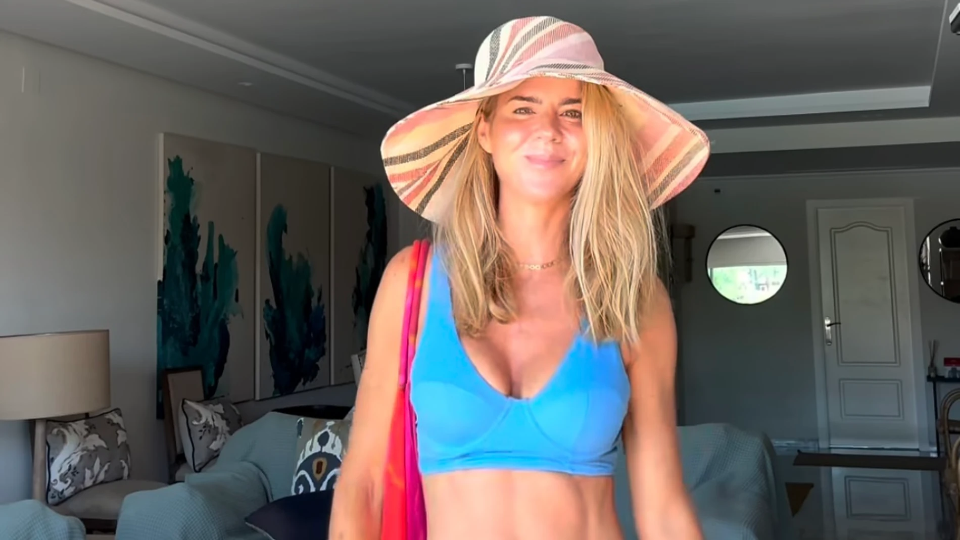 Amelia Bono con total look de Zara.