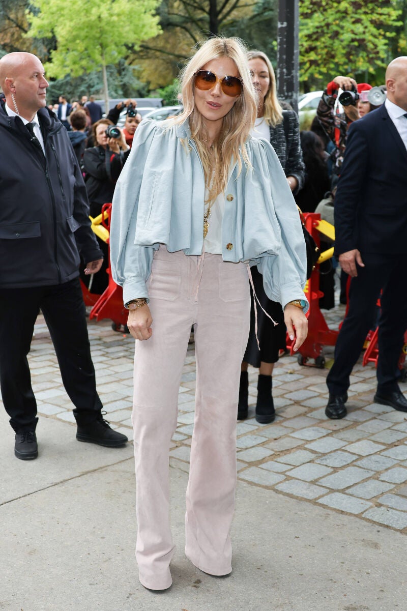 Sienna Miller con look bohemio.