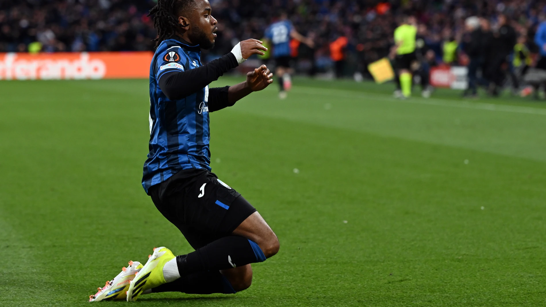 (Foto de ARCHIVO) FILED - 22 May 2024, Ireland, Dublin: Atalanta's Ademola Lookman celebrates scoring his side's second goal during the UEFA Europa League final soccer match between Atalanta Bergamo and Bayer Leverkusen at the Aviva Stadium. Photo: Federico Gambarini/dpa 22/05/2024 ONLY FOR USE IN SPAIN